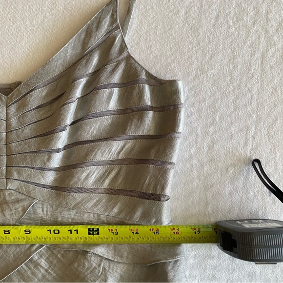 Adrianna Papell Occasions Tiered Ruffle Dress Size 12 Silver Party Event Coctail - Picture 9 of 10